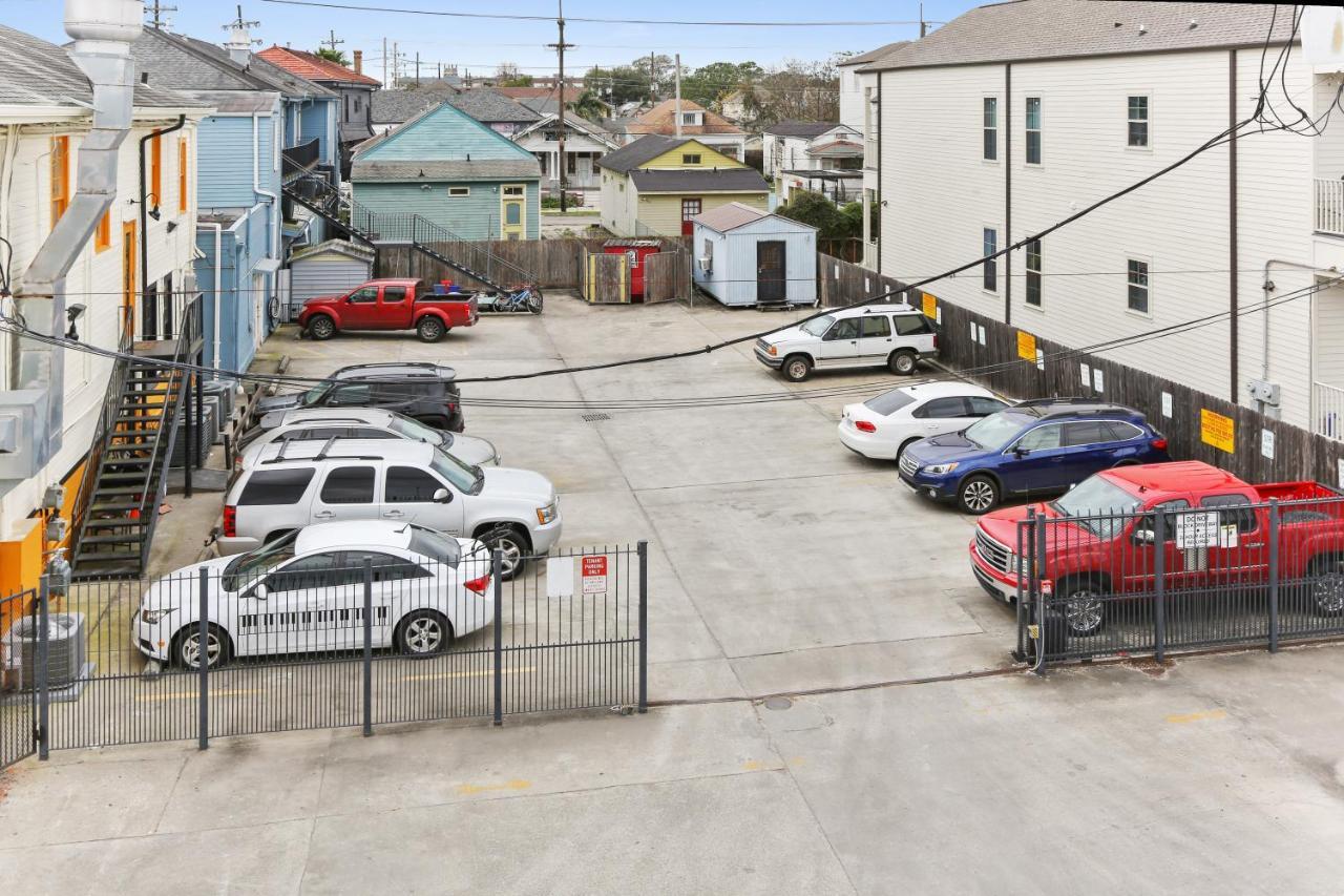 Freret Near Streetcar & Tulane 3*